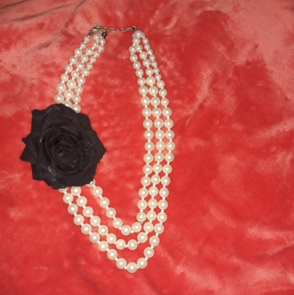 Pearl Necklace - Picture 1 of 2